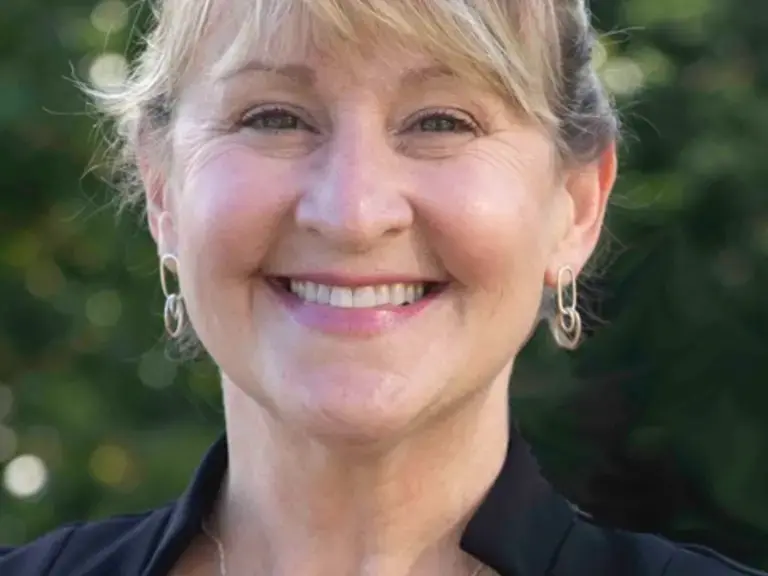 Debbie Bronk small headshot 2020.jpeg